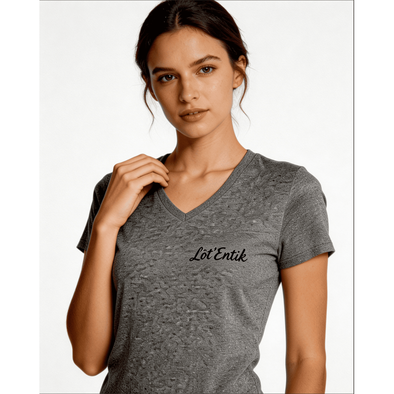 T-shirt femme Lôt'Entik au col en V T-shirt femme Lôt'Entik au col en V